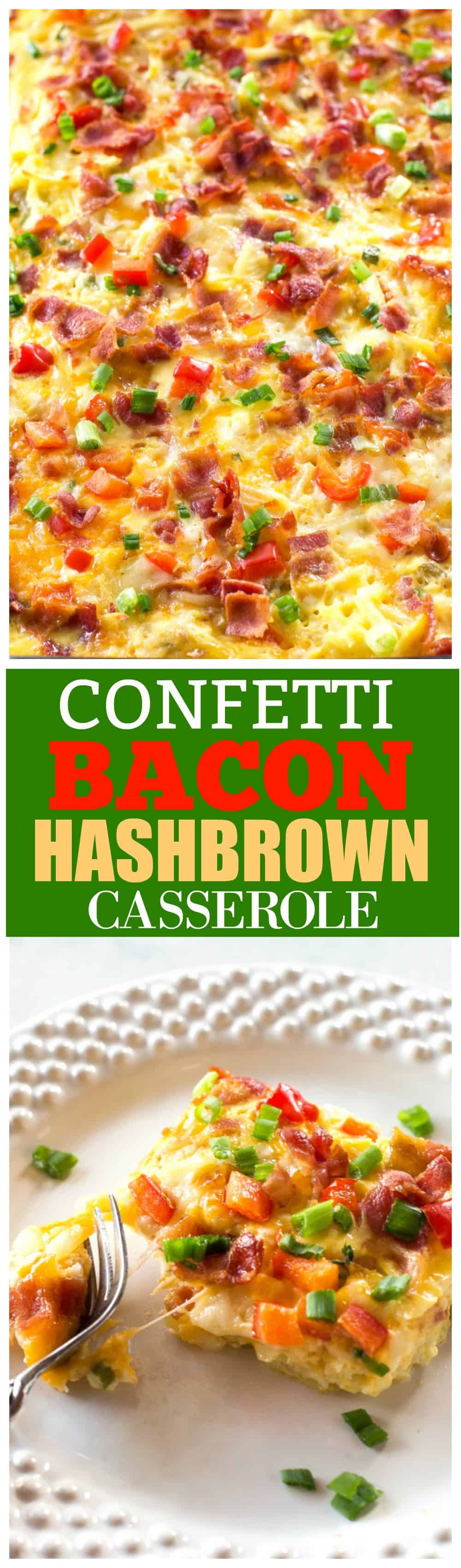 Confetti Bacon Hashbrown Casserole - um ótimo café da manhã para entreter recheado com queijo hash brown, ovos, pimenta, cebola verde e pimentão vermelho.  #bacon #hashbrown #hash #marrom #casserole #egg #receita #breakfast
