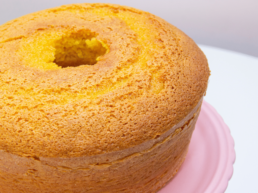 Bolo de Cenoura Fofinho com Cobertura de Chocolate – Receita Fácil